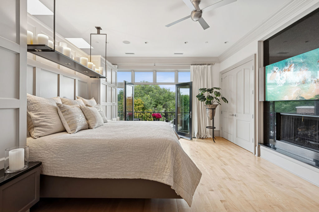 2217 N Clybourn Ave Chicago, IL 60614