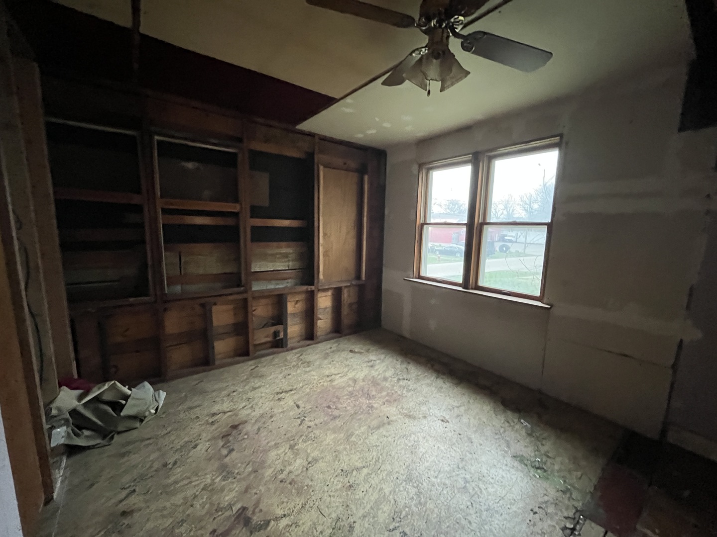 1301 E Jackson St Joliet, IL 60432