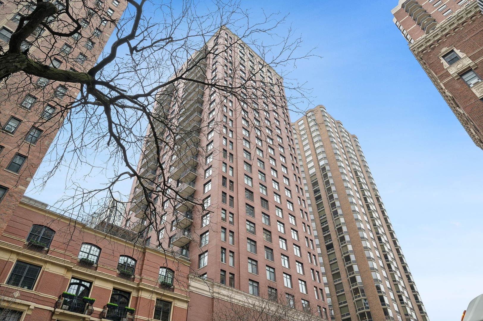 1122 N Dearborn St #16H