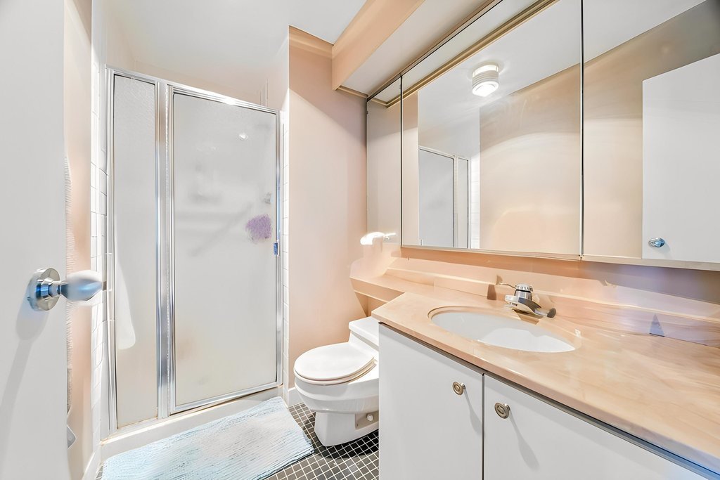 155 N Hbr Dr #1708 Chicago, IL 60601