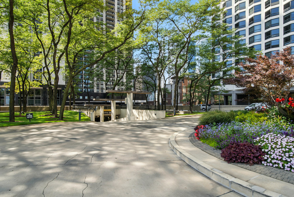 155 N Hbr Dr #1708 Chicago, IL 60601