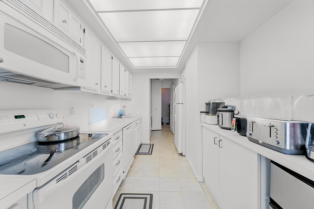 155 N Hbr Dr #1708 Chicago, IL 60601