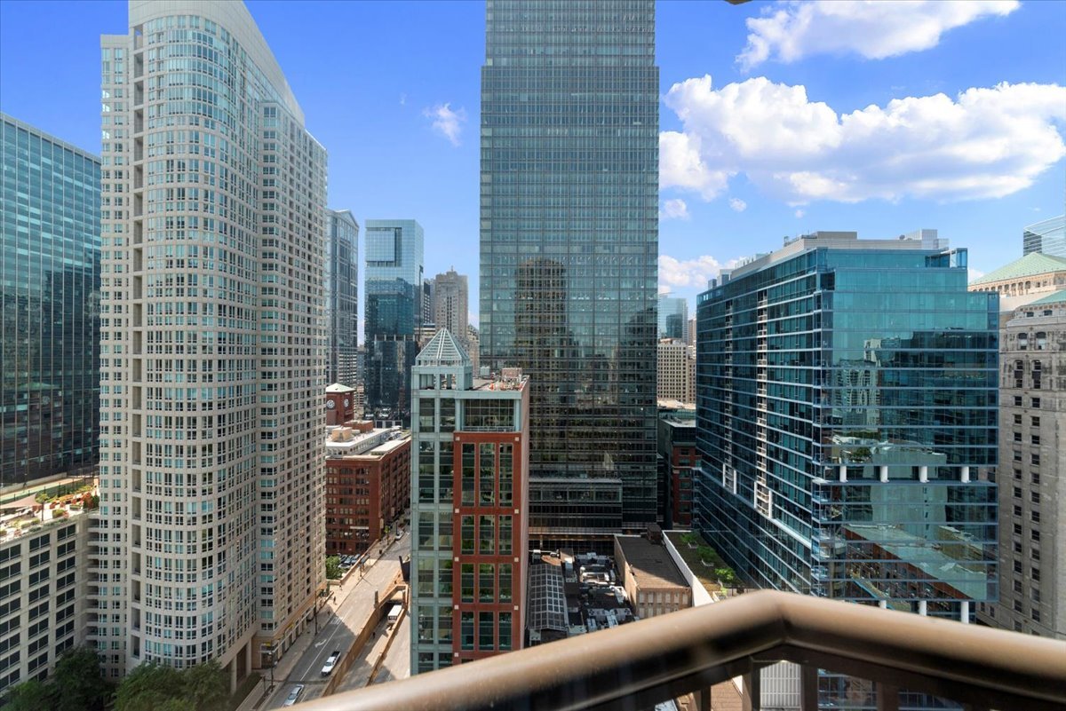 400 N La Salle Dr #2406 Chicago, IL 60610