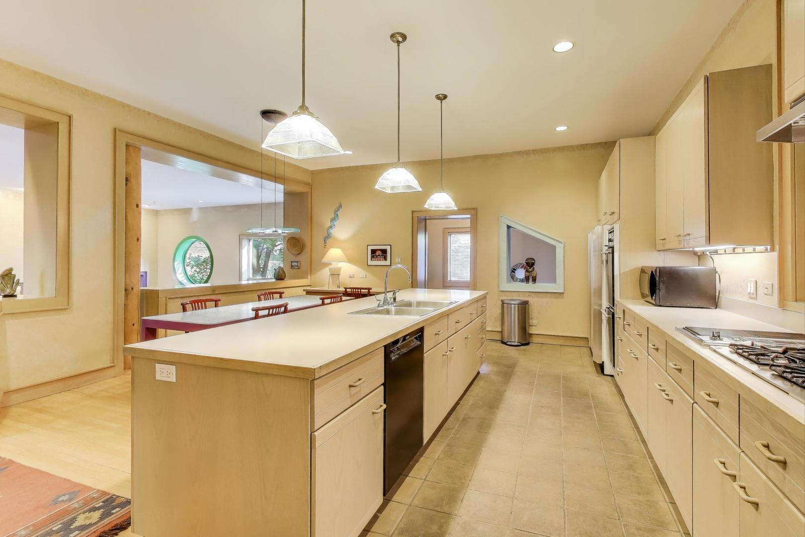 907-909 W Webster Ave Chicago, IL 60614