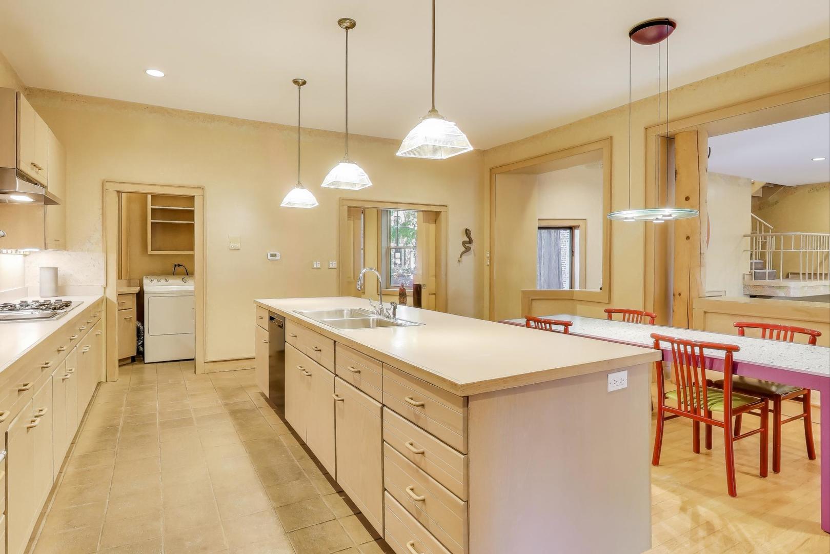 907-909 W Webster Ave Chicago, IL 60614