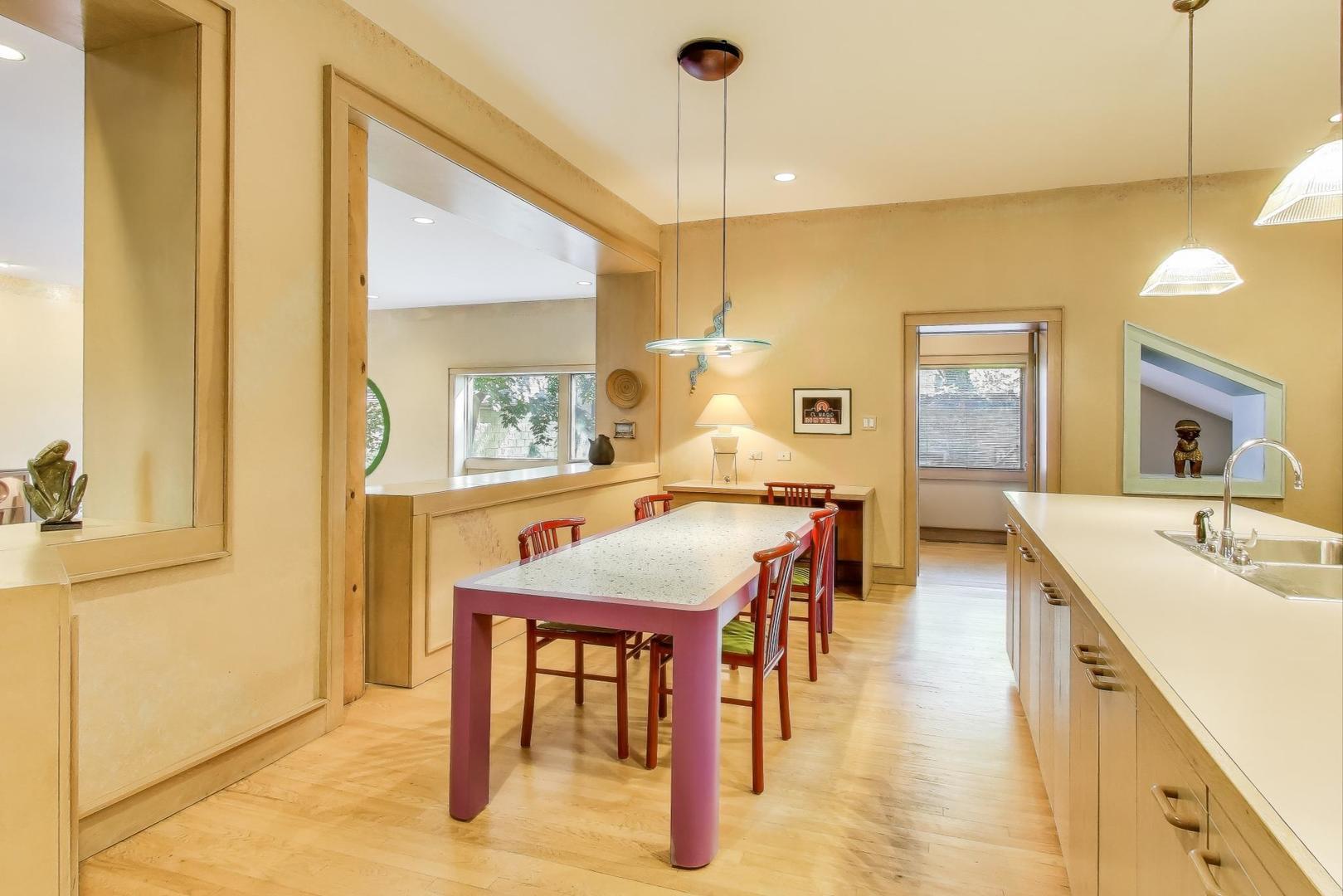 907-909 W Webster Ave Chicago, IL 60614