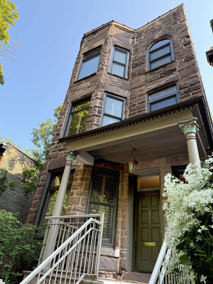 907-909 W Webster Ave Chicago, IL 60614