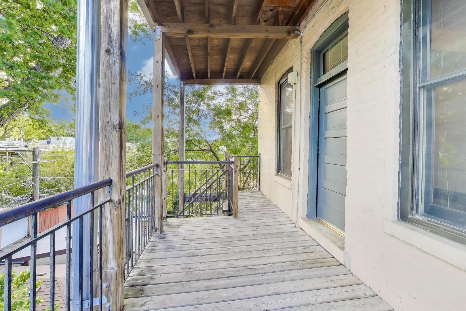 907-909 W Webster Ave Chicago, IL 60614