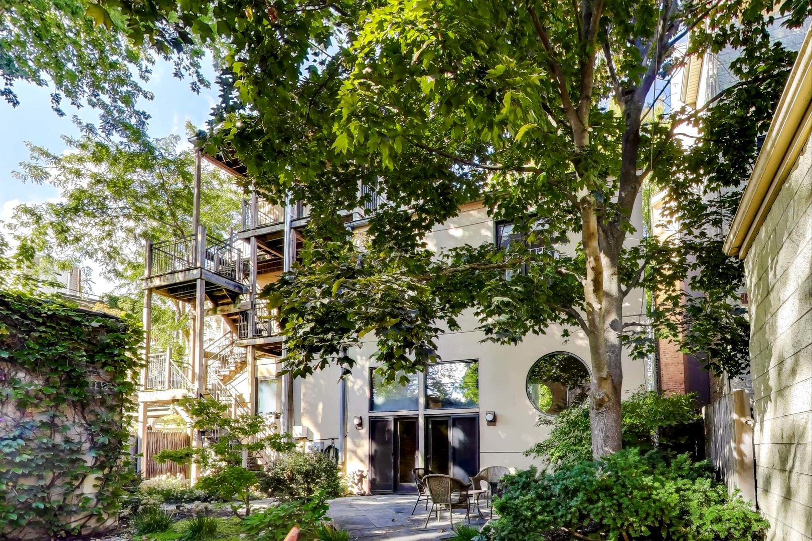 907-909 W Webster Ave Chicago, IL 60614