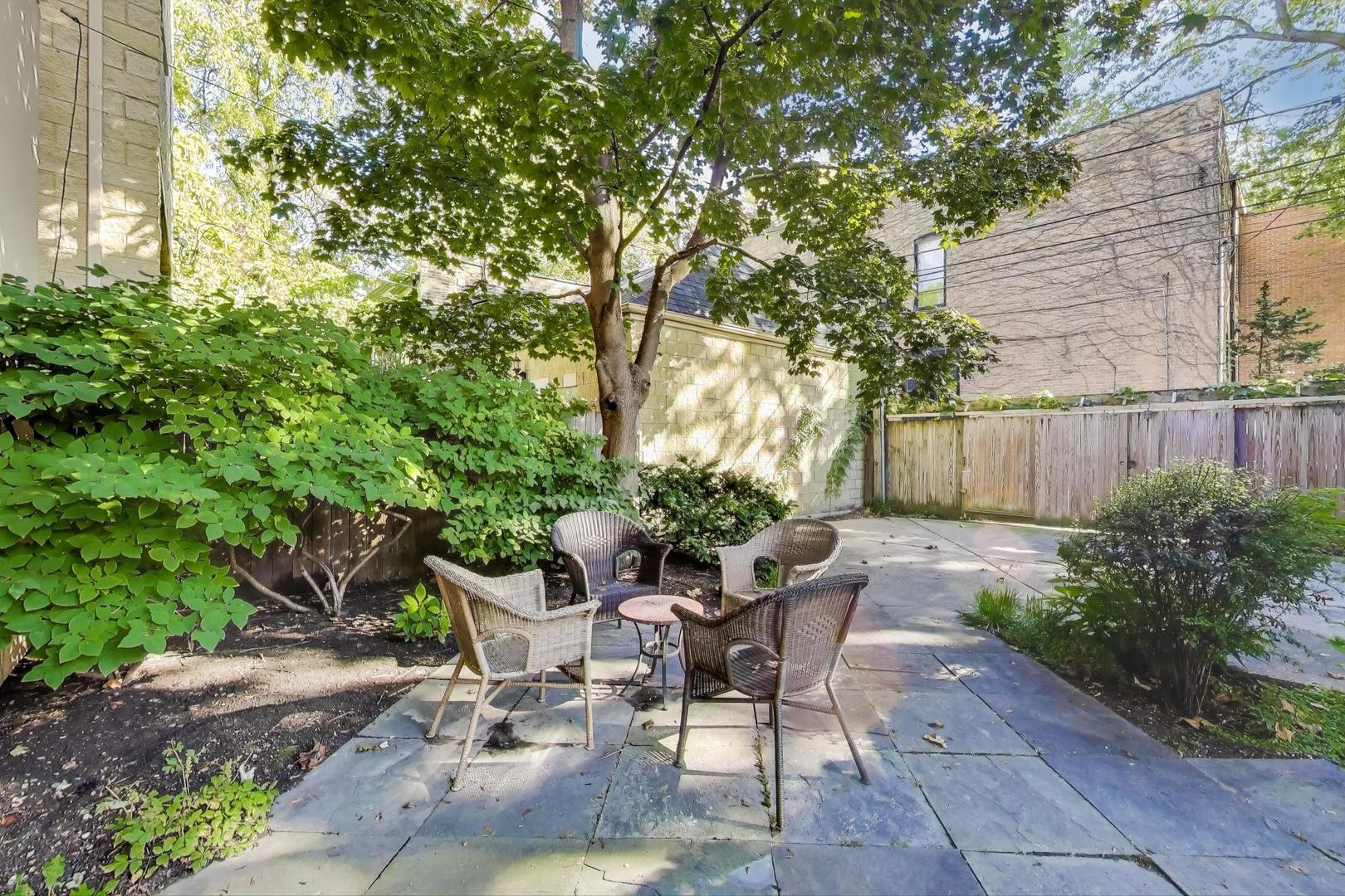 907-909 W Webster Ave Chicago, IL 60614