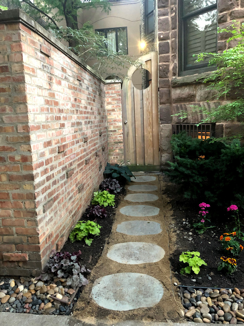 907-909 W Webster Ave Chicago, IL 60614