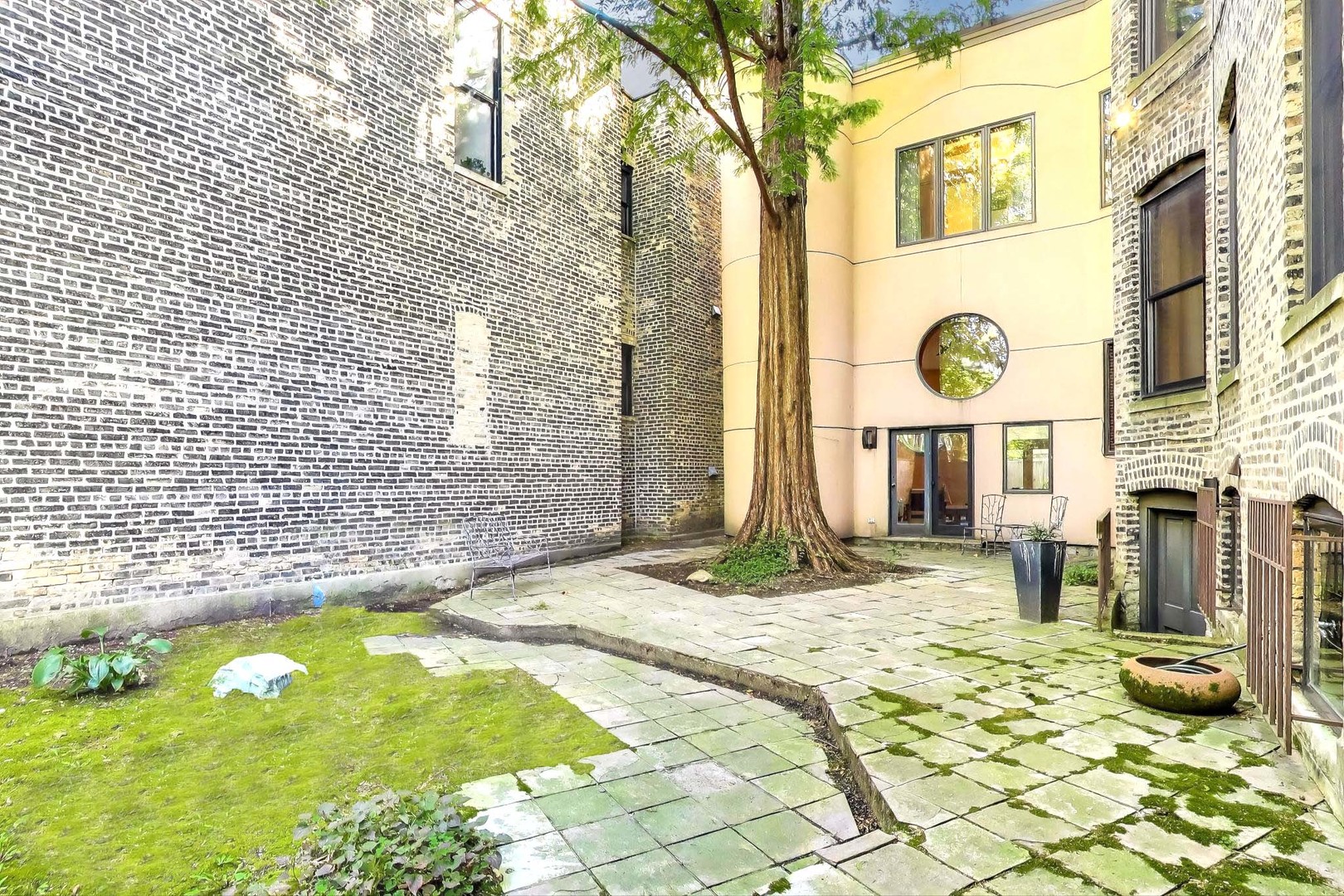 907-909 W Webster Ave Chicago, IL 60614