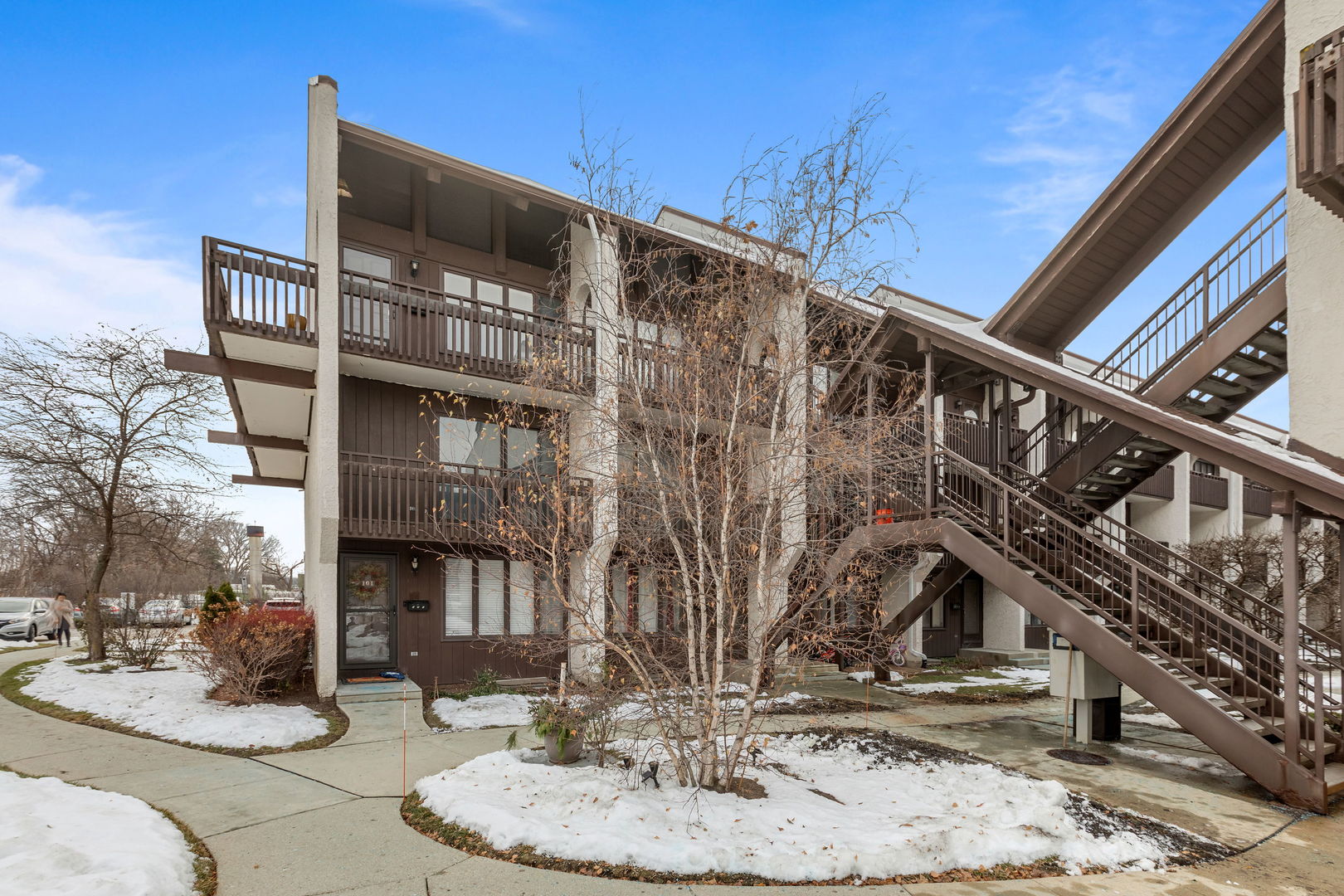 6600 W Wood Riv Dr #201 Niles, IL 60714