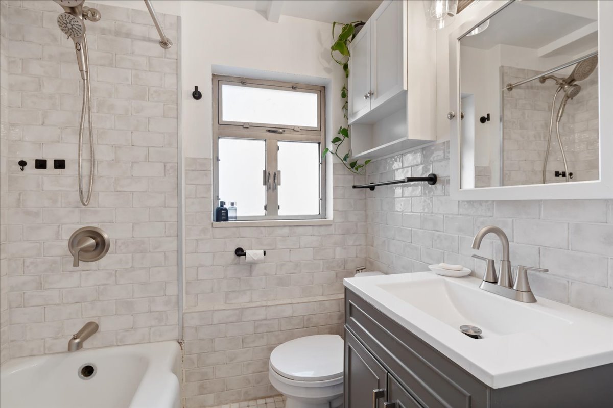 1860 Sherman Ave #5NW Evanston, IL 60201