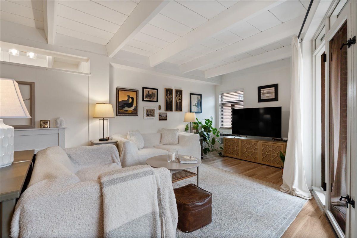 1860 Sherman Ave #5NW Evanston, IL 60201