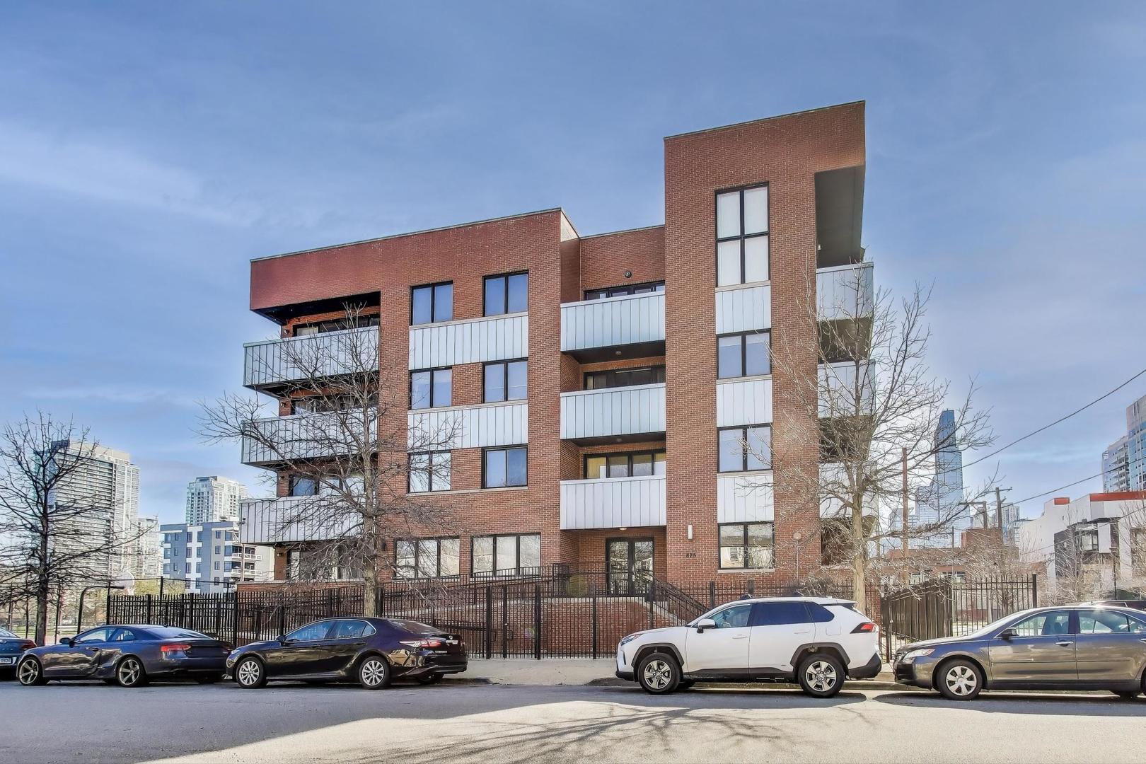 825 N Hudson Ave #3D