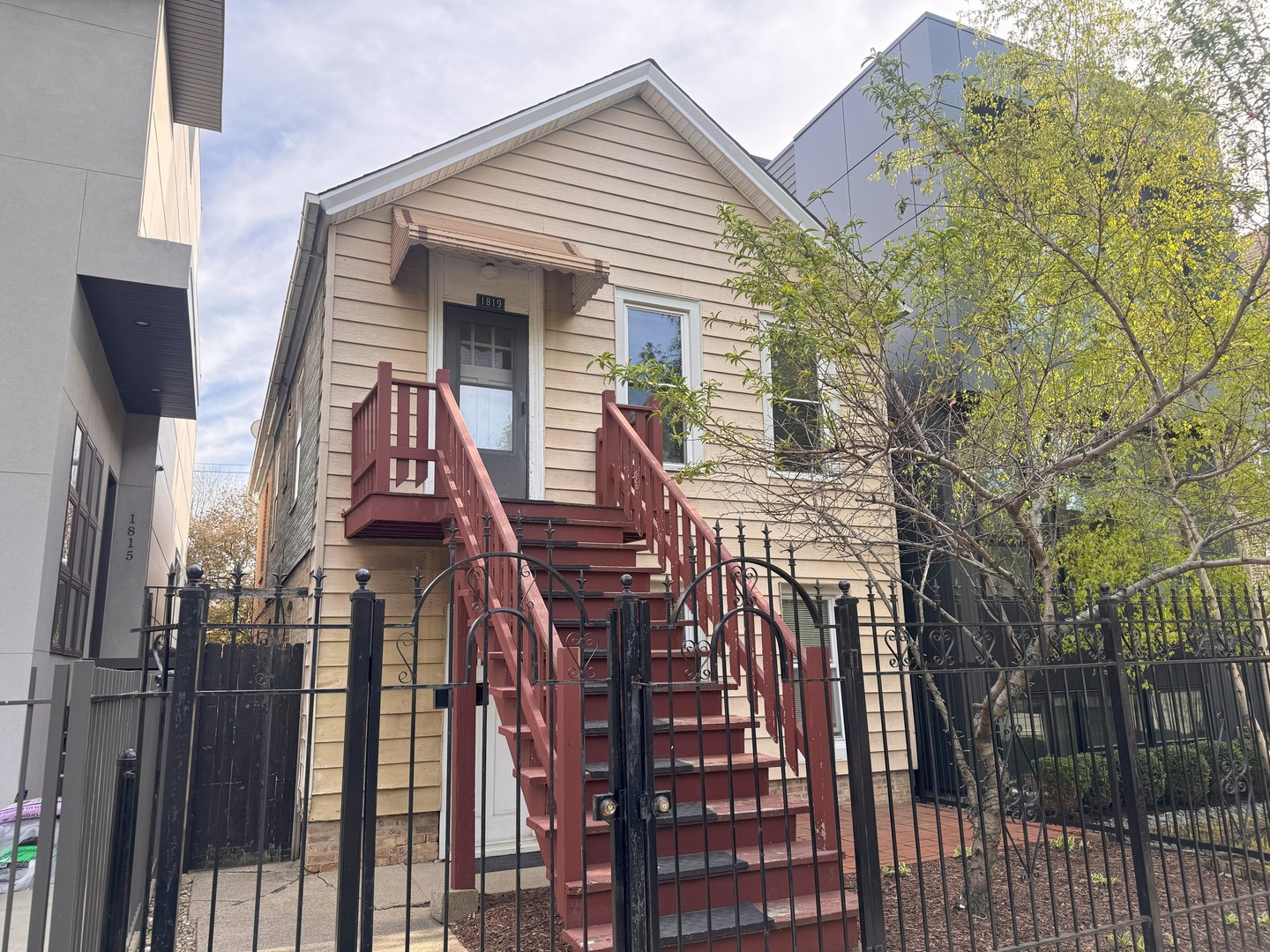 1819 W Erie St