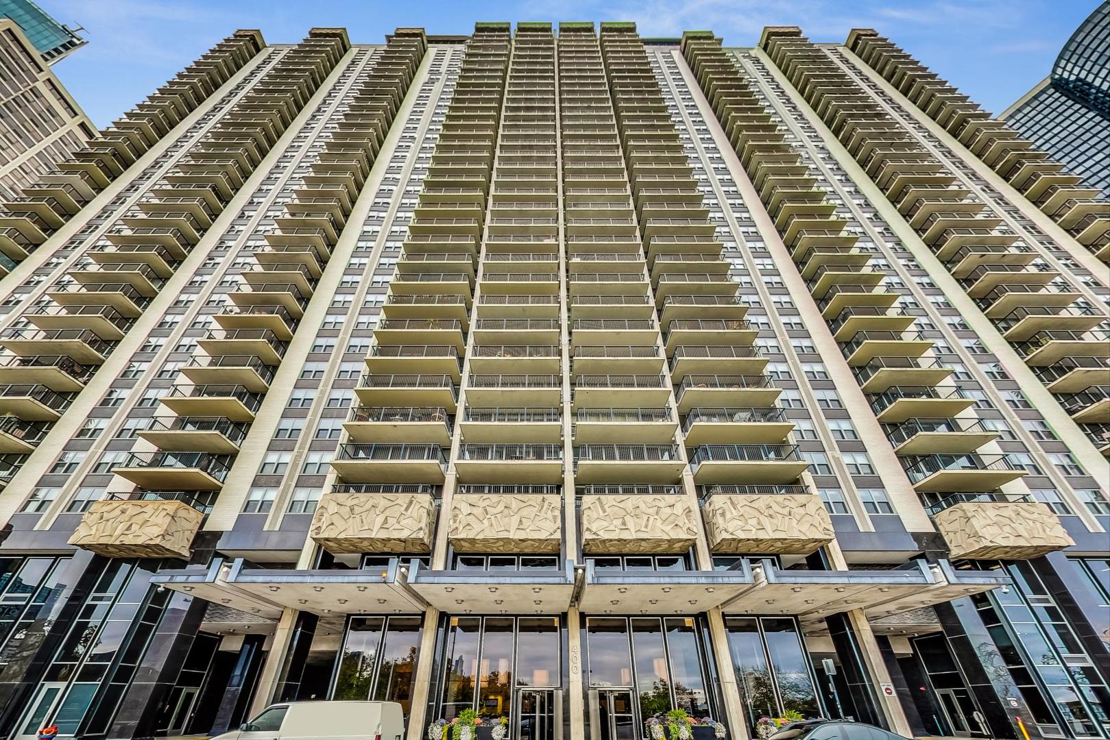 400 E Randolph St #823