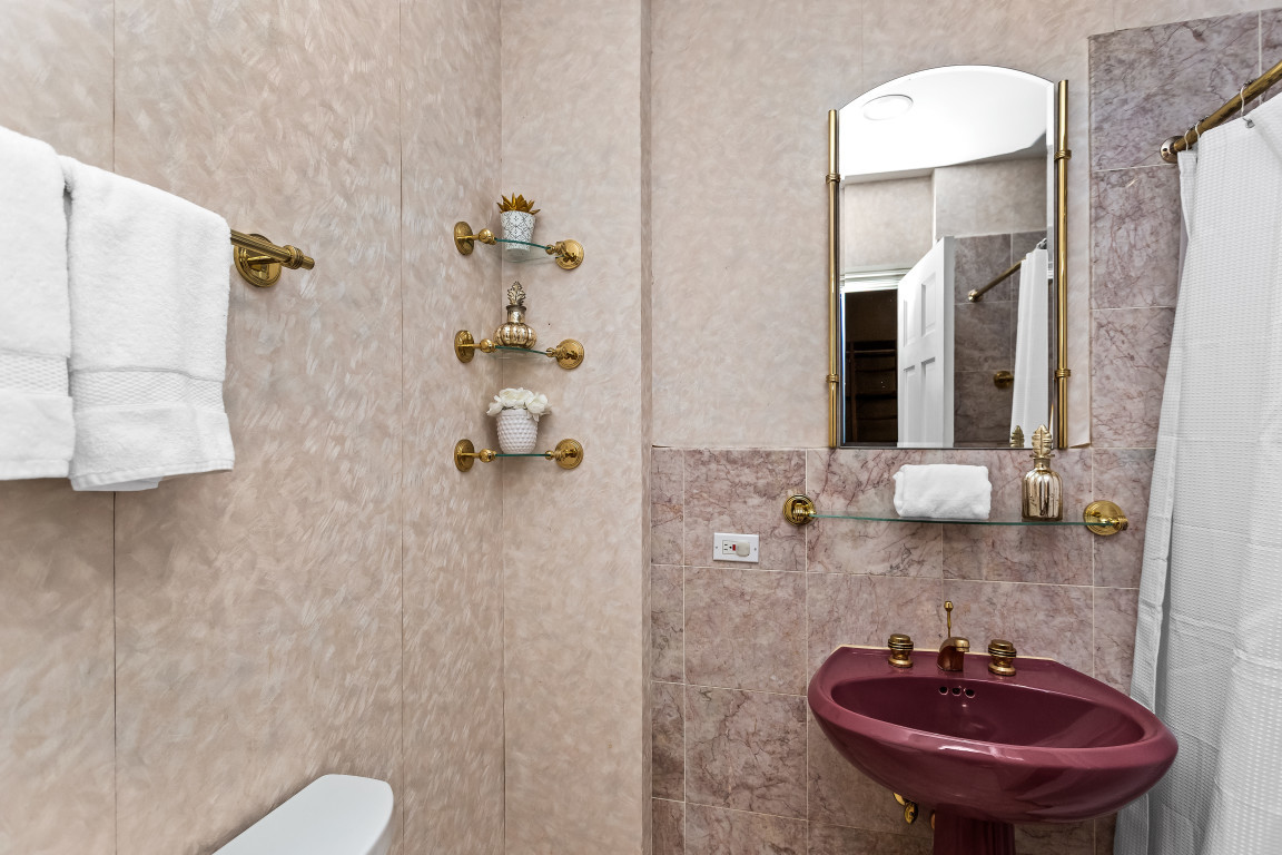 2236 Rdg Ave Evanston, IL 60201