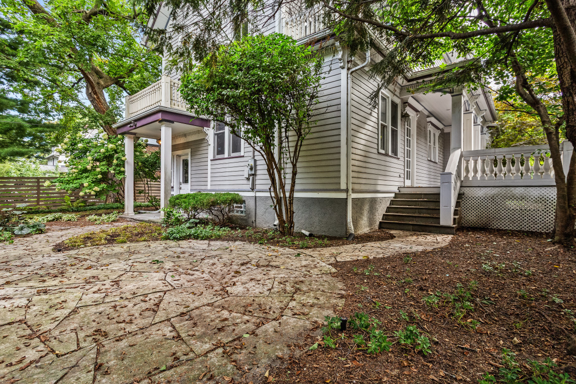 2236 Rdg Ave Evanston, IL 60201