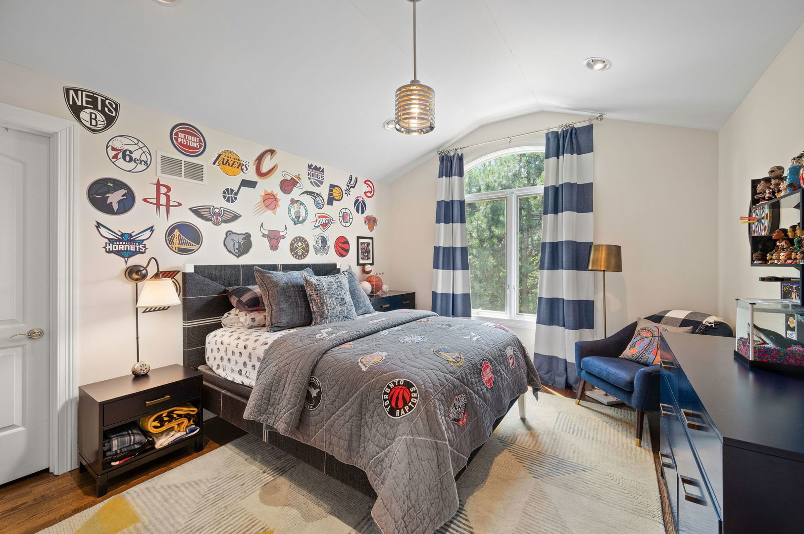 361 Rdg Rd Highland Park, IL 60035