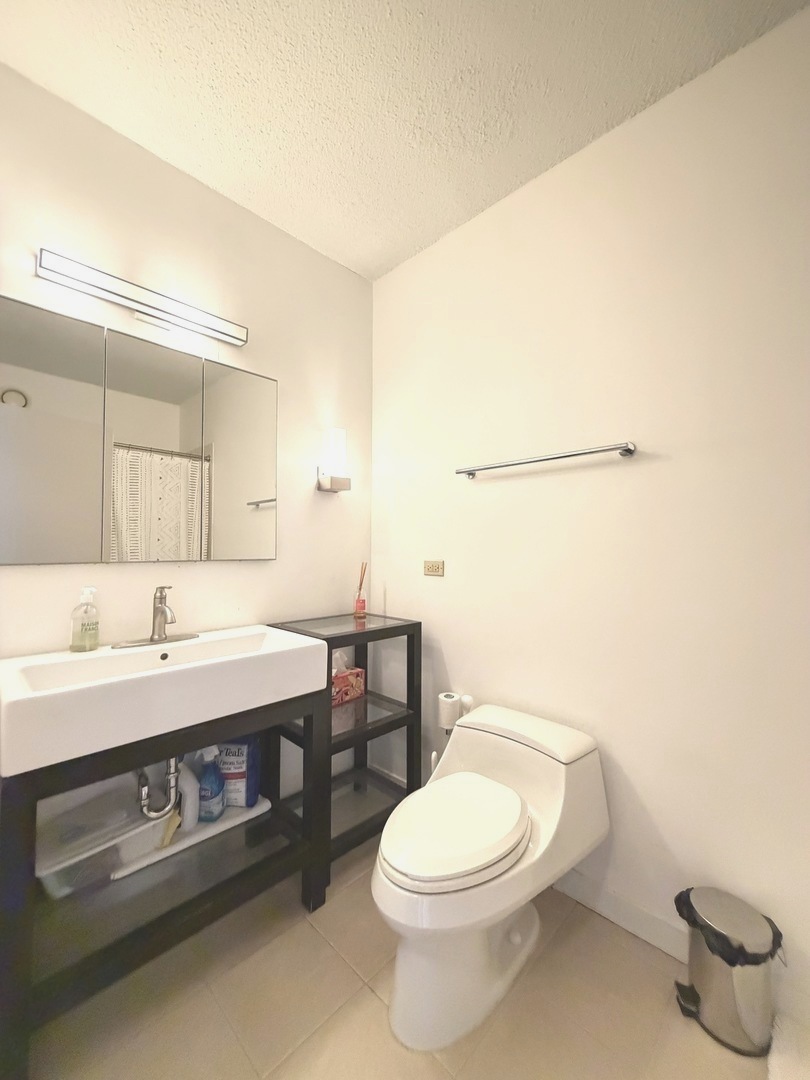 222 N Columbus Dr #4008 Chicago, IL 60601