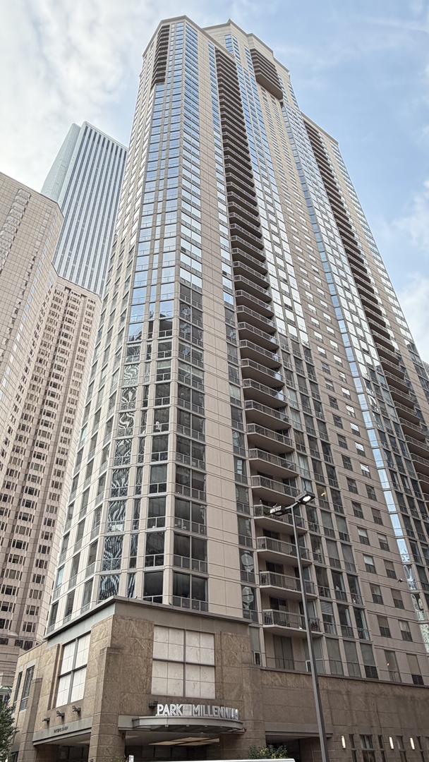 222 N Columbus Dr #4008 Chicago, IL 60601