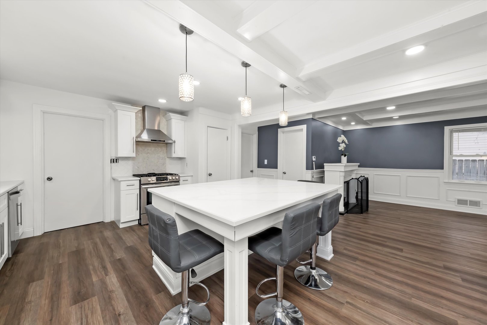 1317 Waverly Pl Joliet, IL 60435