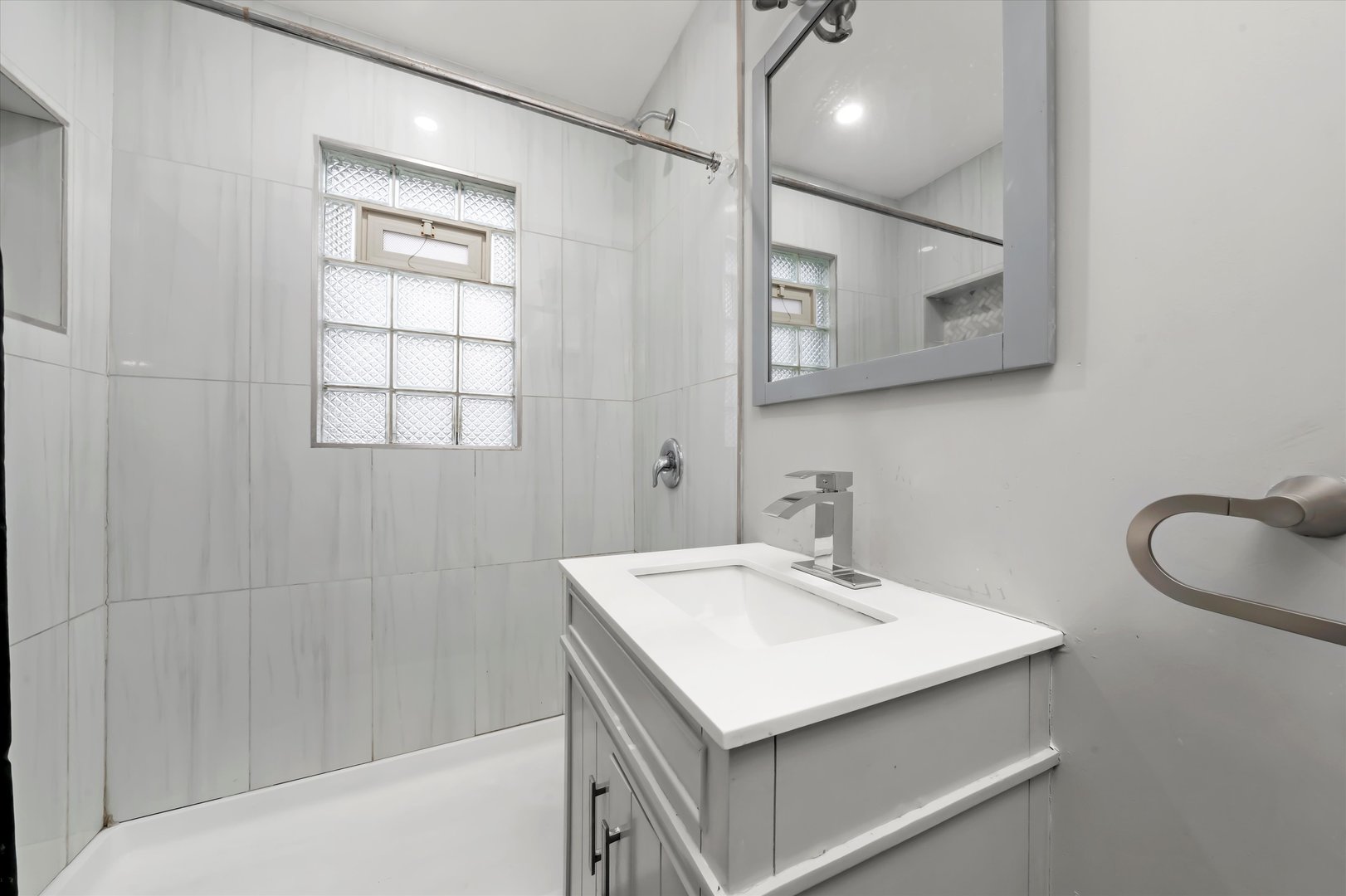 1317 Waverly Pl Joliet, IL 60435