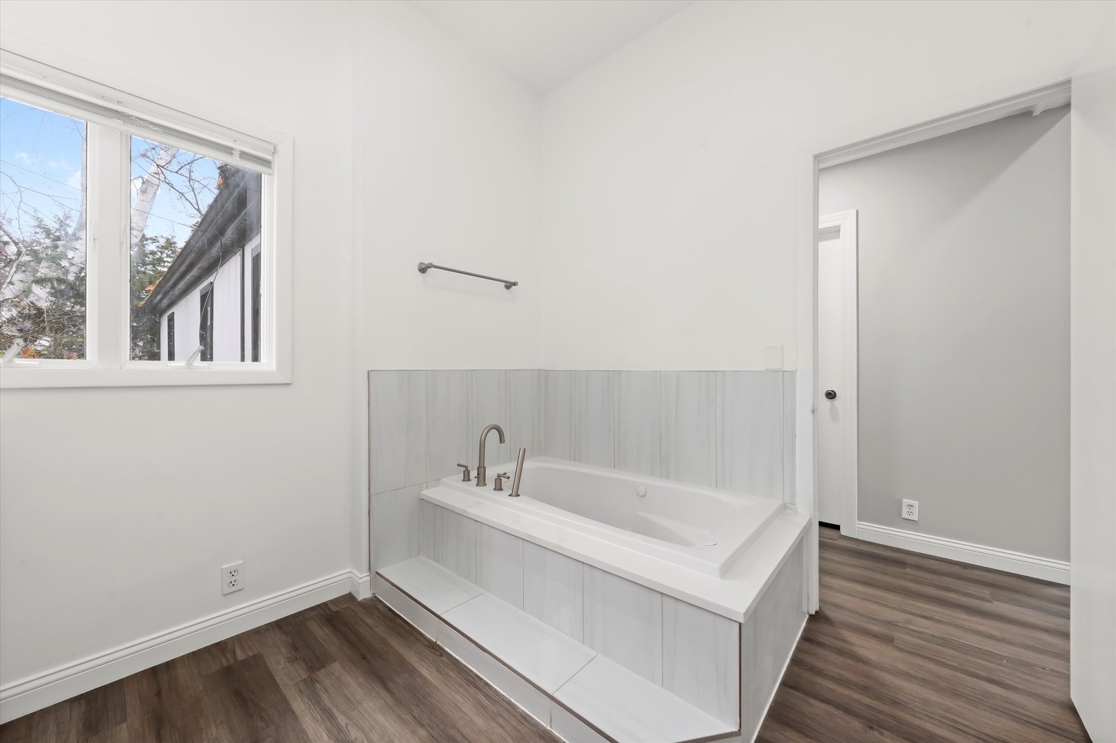 1317 Waverly Pl Joliet, IL 60435