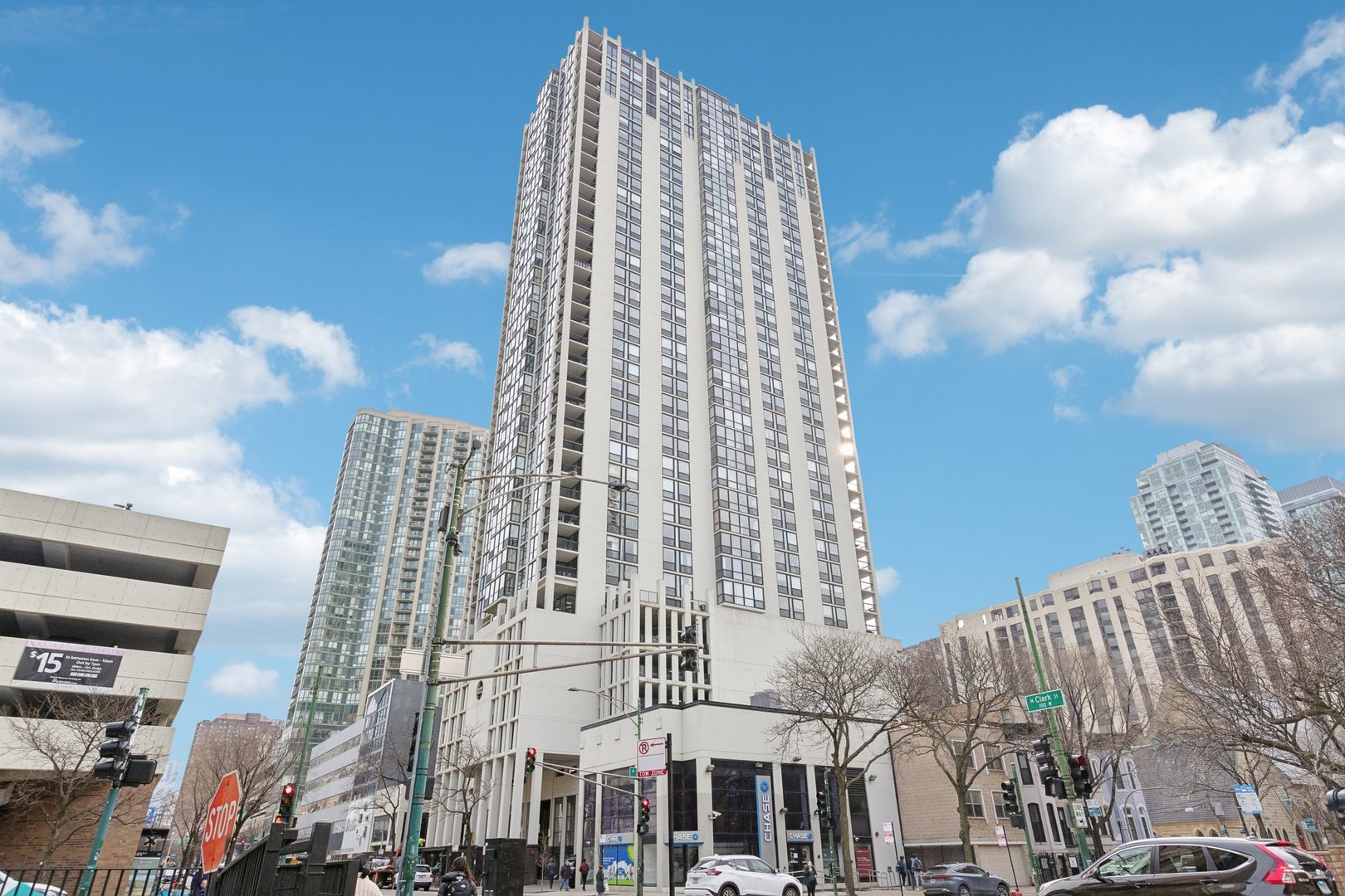 1122 N Clark St #1608