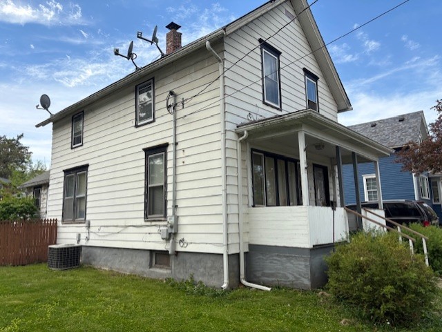 43 N Grn St Carpentersville, IL 60110