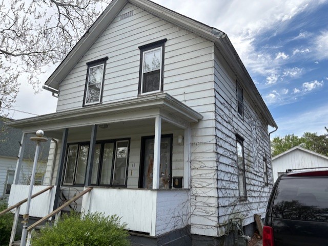 43 N Grn St Carpentersville, IL 60110