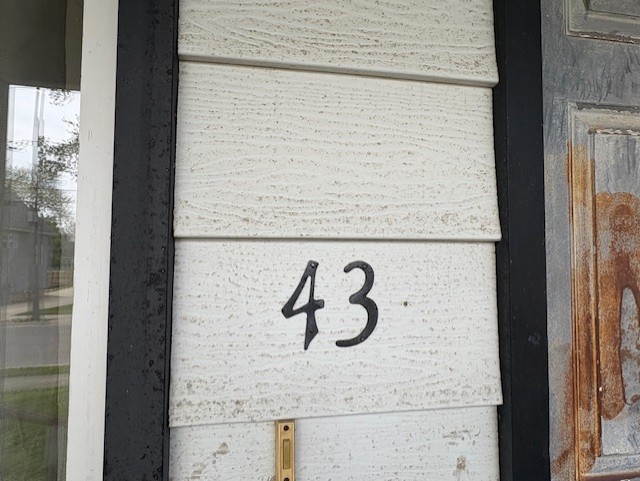 43 N Grn St Carpentersville, IL 60110