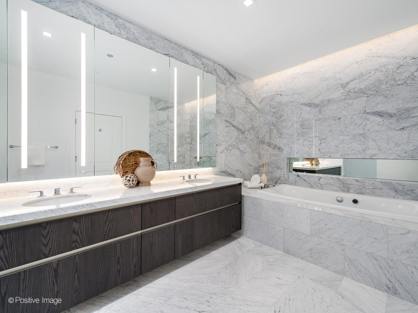 363 E Wacker Dr #4208 Chicago, IL 60601