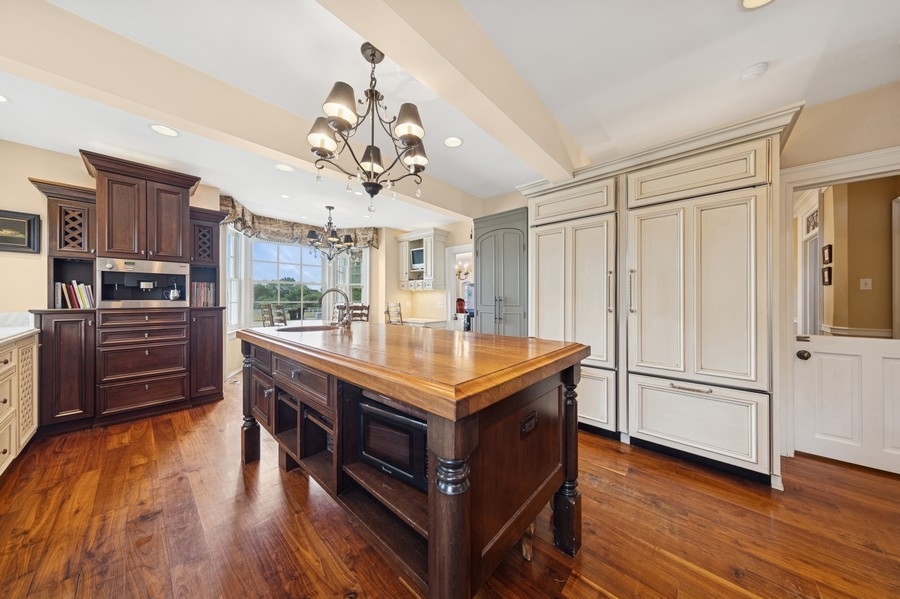 6191 S County Line Rd Burr Ridge, IL 60527