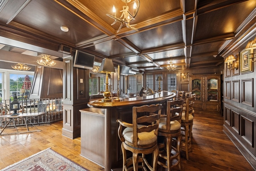 6191 S County Line Rd Burr Ridge, IL 60527