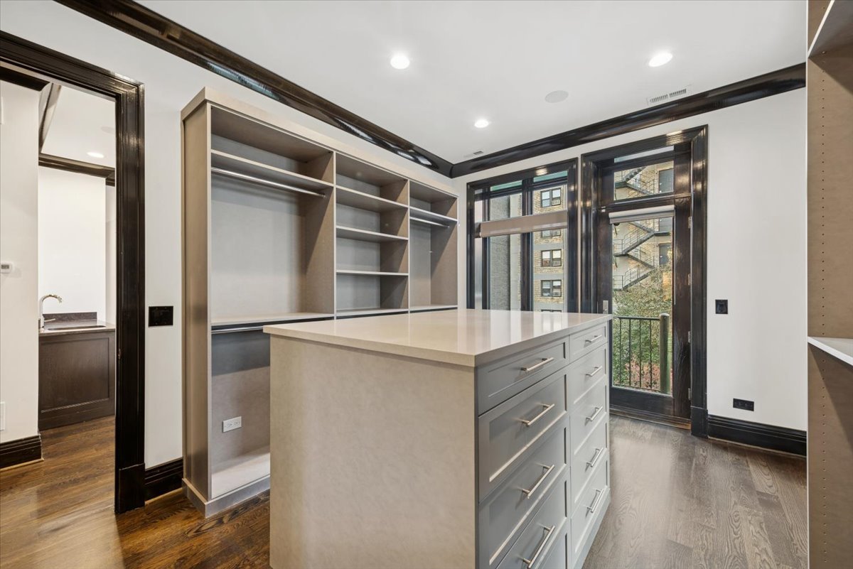 457 W Deming Pl Chicago, IL 60614