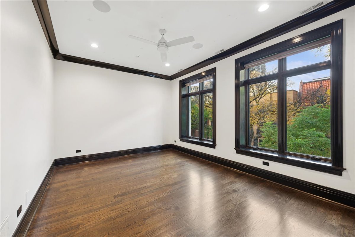 457 W Deming Pl Chicago, IL 60614