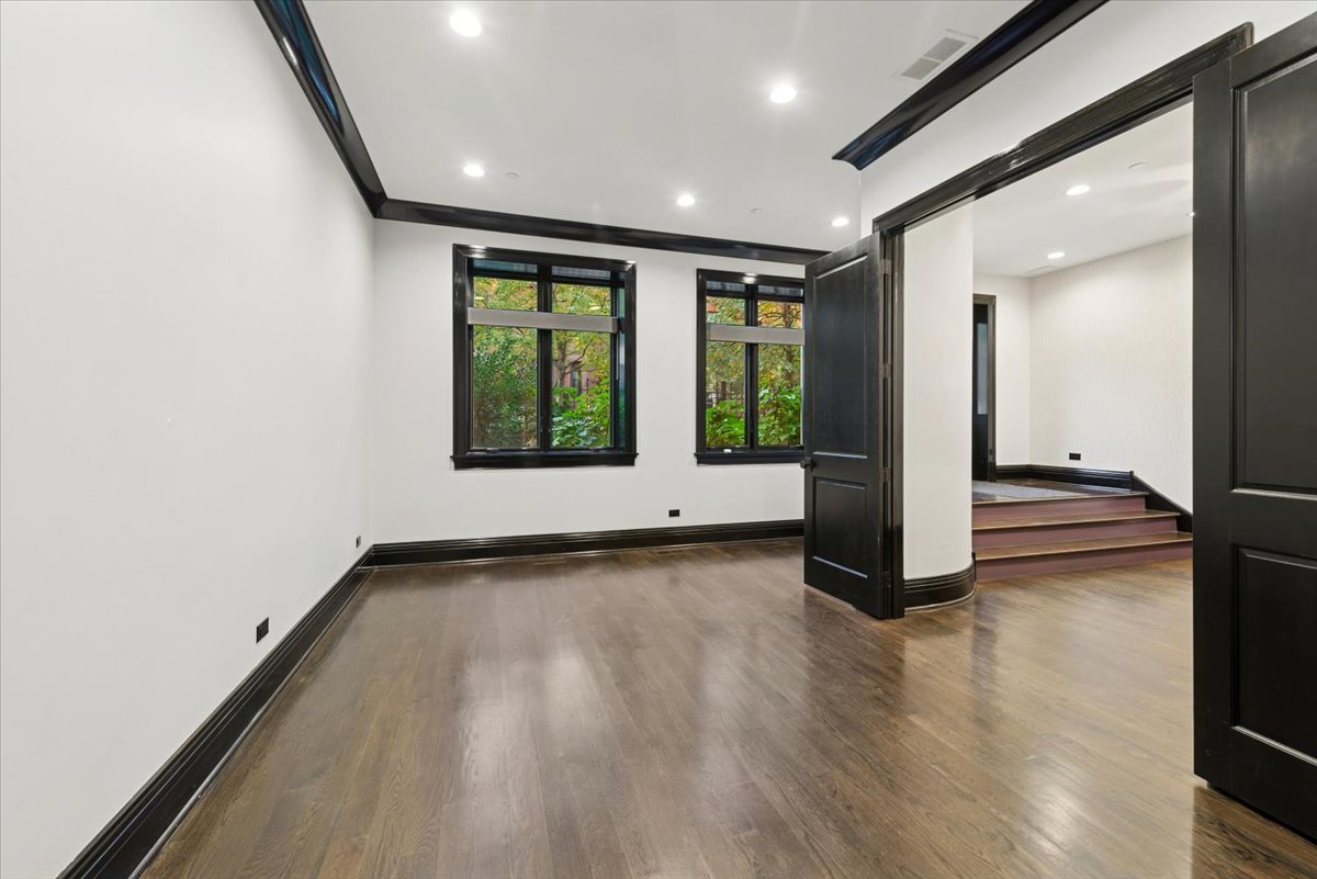 457 W Deming Pl Chicago, IL 60614