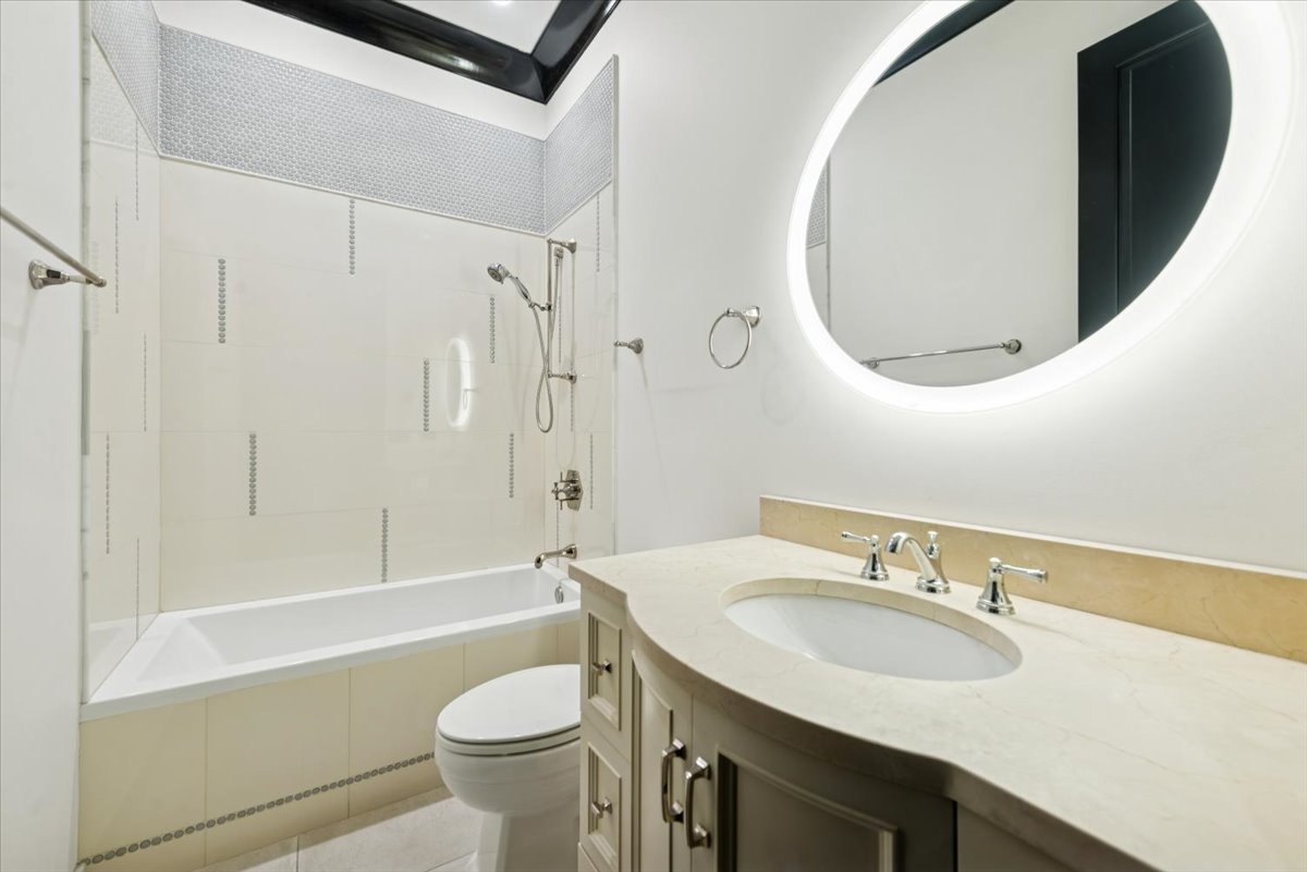 457 W Deming Pl Chicago, IL 60614