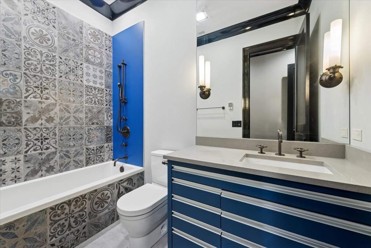 457 W Deming Pl Chicago, IL 60614