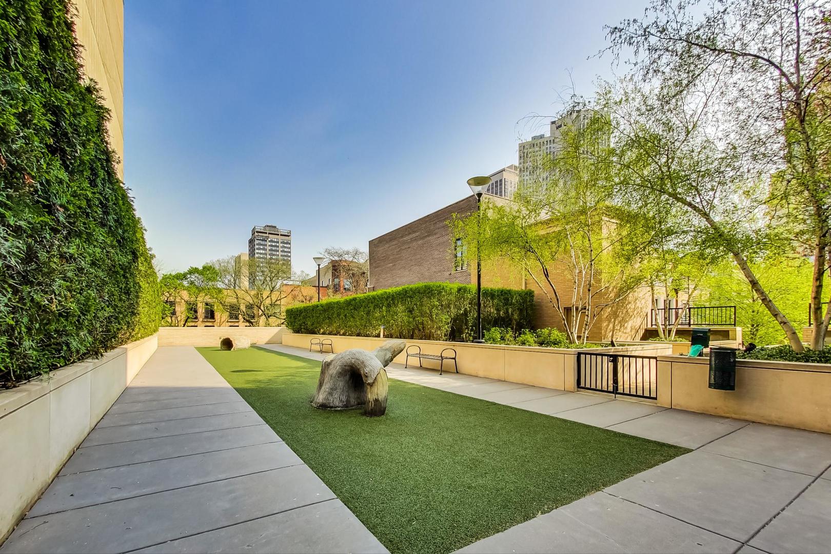 457 W Deming Pl Chicago, IL 60614