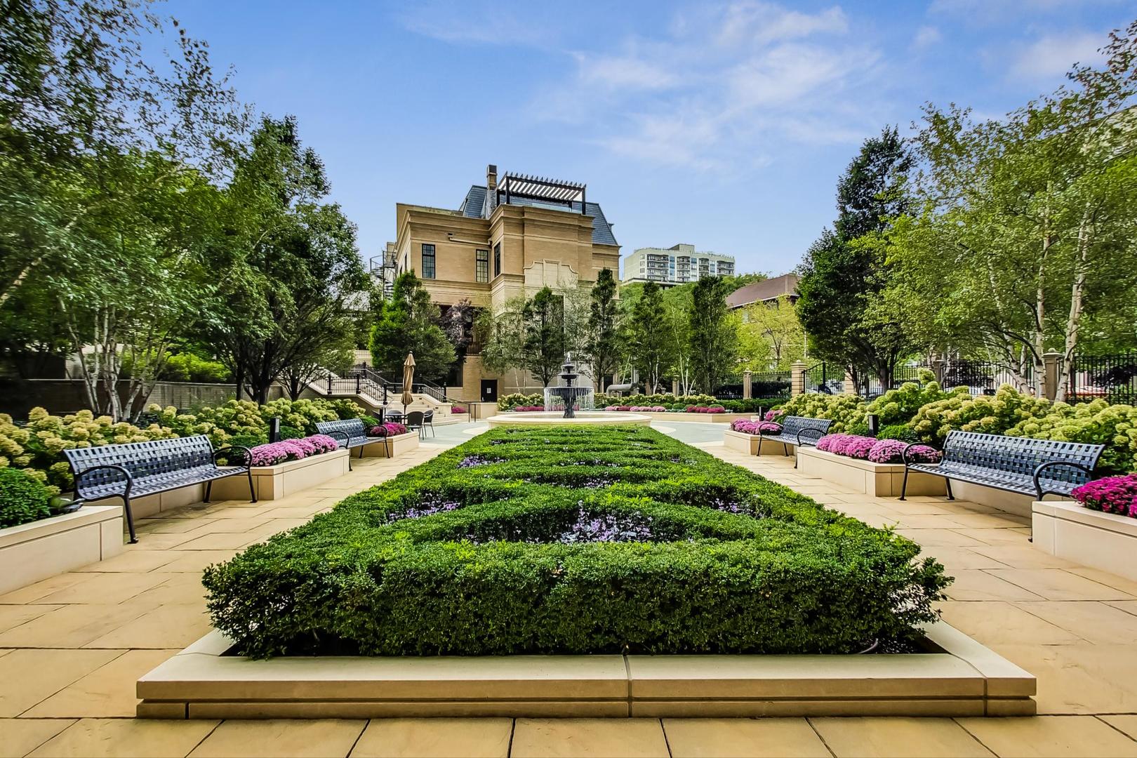 457 W Deming Pl Chicago, IL 60614