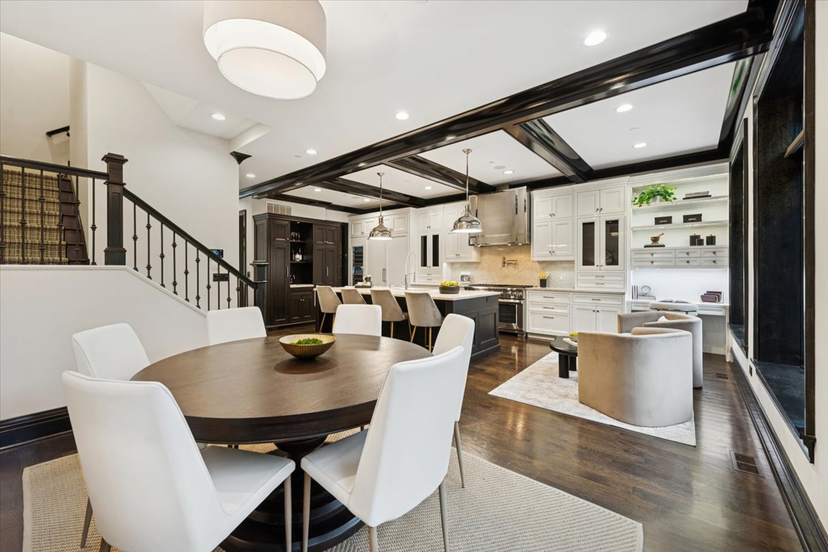 457 W Deming Pl Chicago, IL 60614