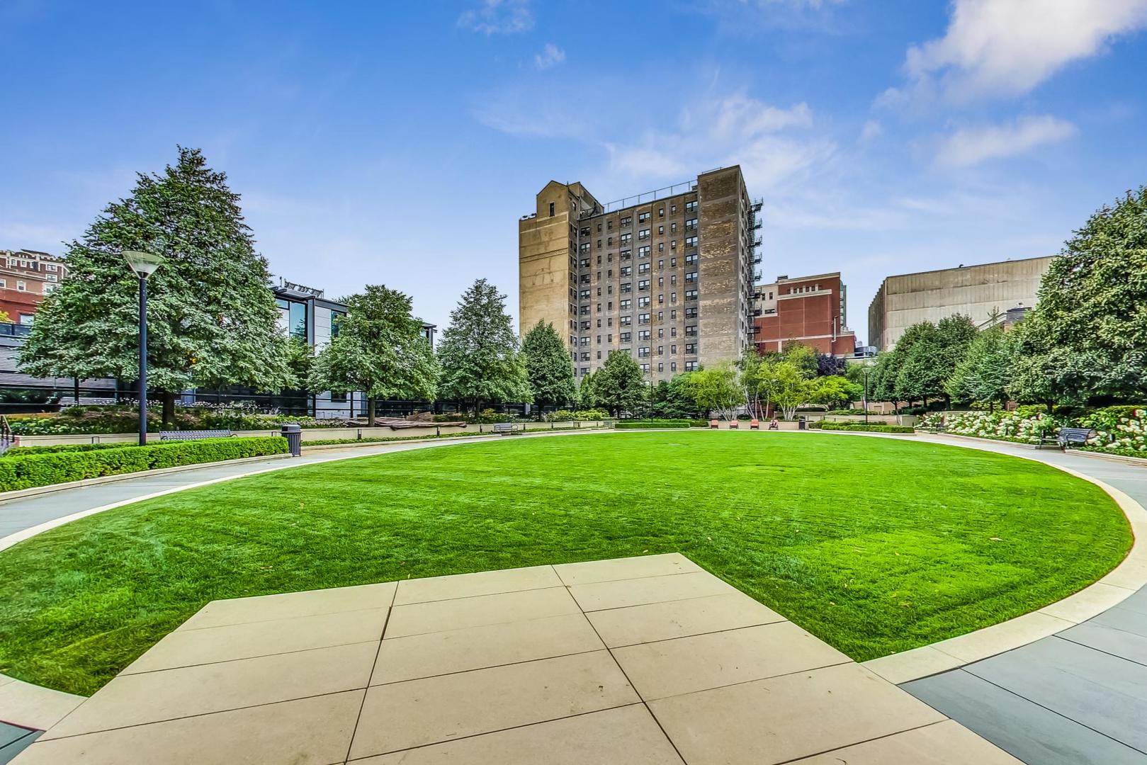 457 W Deming Pl Chicago, IL 60614