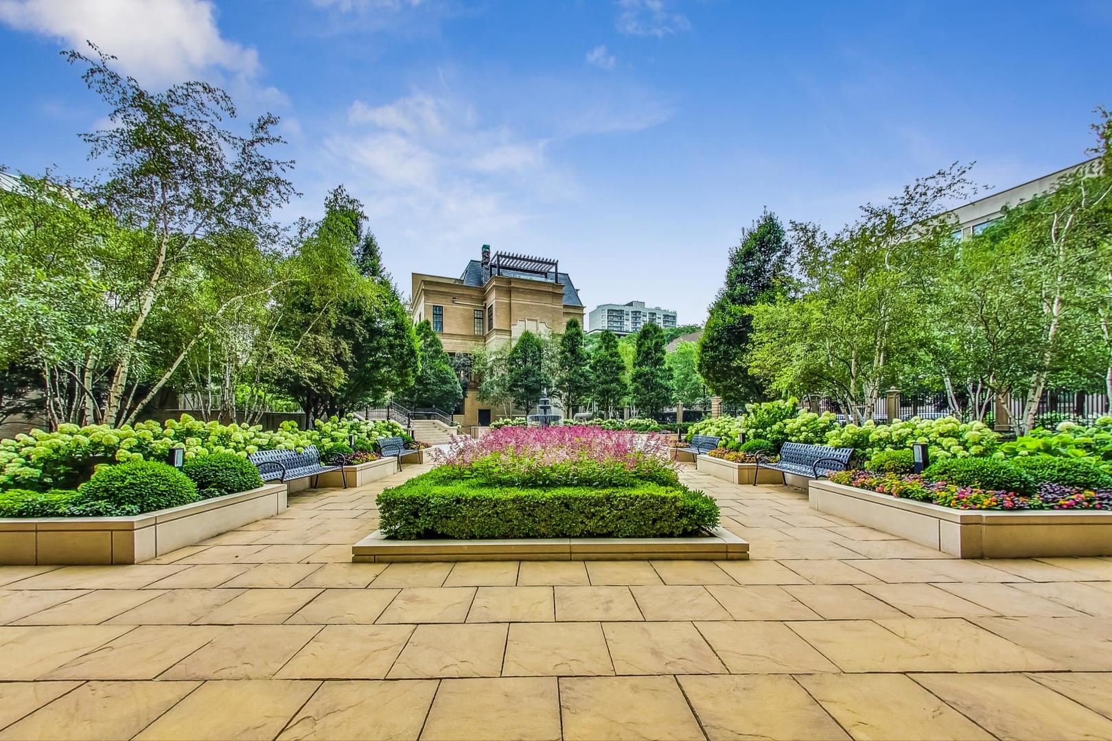 457 W Deming Pl Chicago, IL 60614