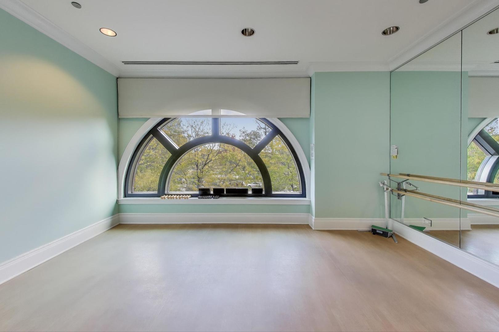 457 W Deming Pl Chicago, IL 60614