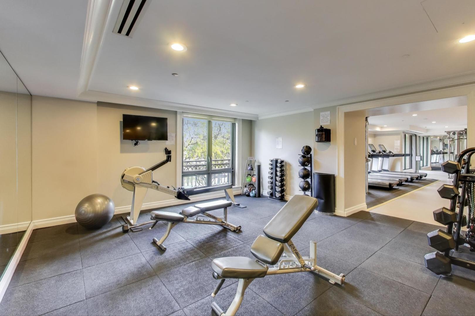 457 W Deming Pl Chicago, IL 60614