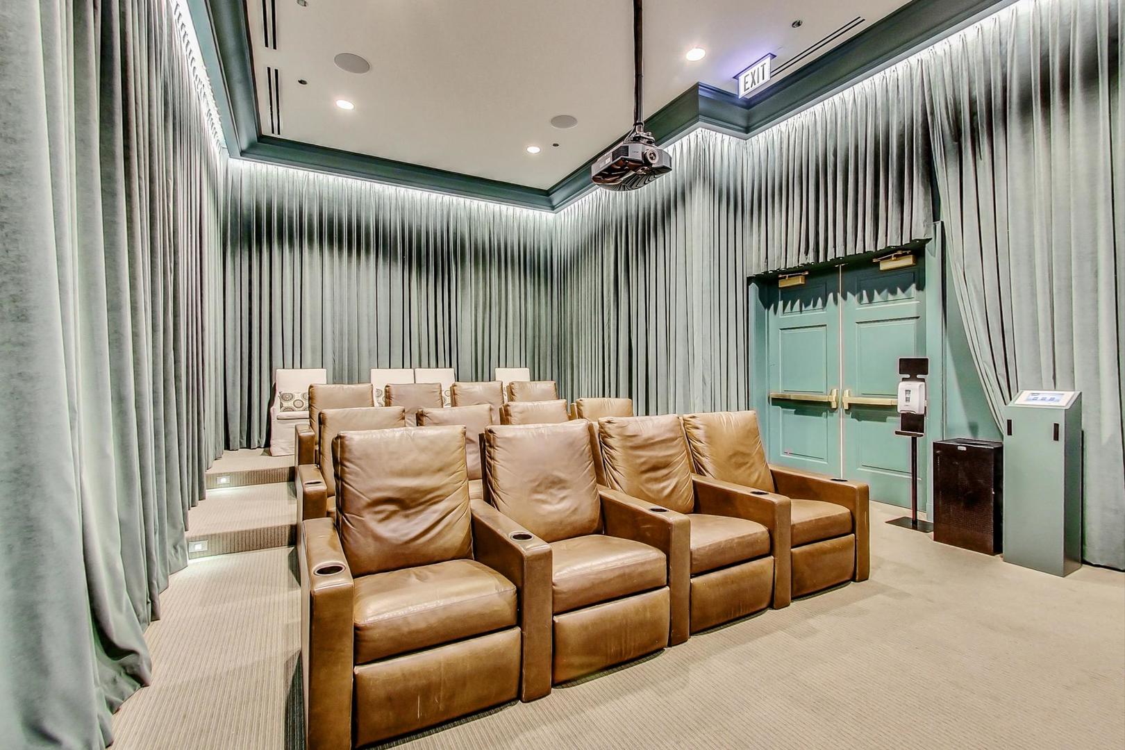 457 W Deming Pl Chicago, IL 60614